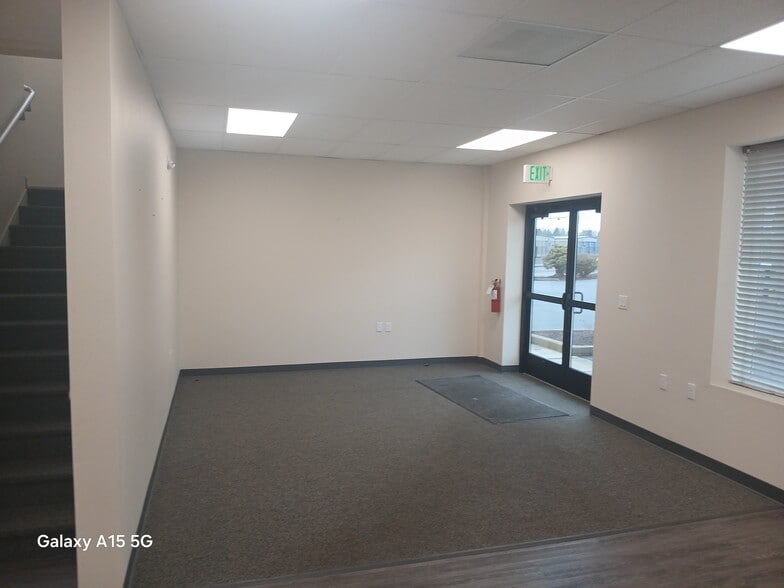 2490 Ferry St SW, Albany, OR for lease - Building Photo - Image 2 of 12