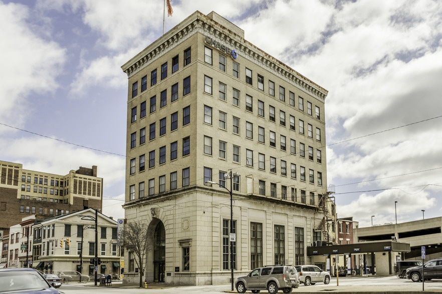 11 Lincoln Way W, Massillon, OH for sale - Building Photo - Image 1 of 18