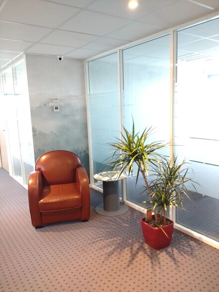 1 Rue Anita Conti, Vannes for lease - Building Photo - Image 2 of 8