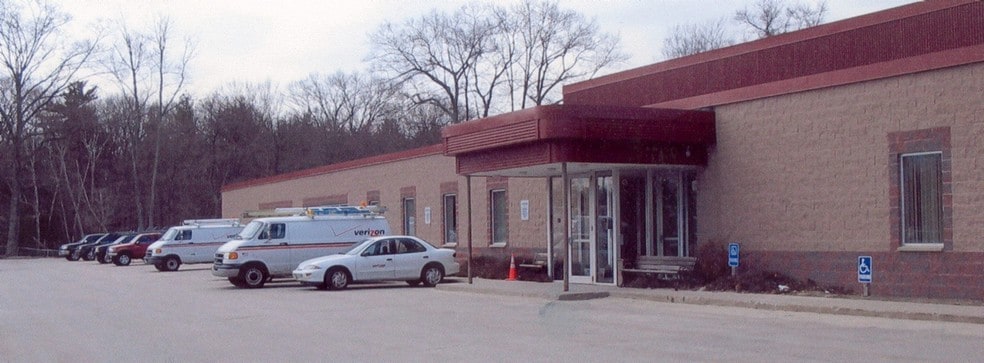 28 Diana Ln, Dracut, MA for sale - Primary Photo - Image 1 of 1