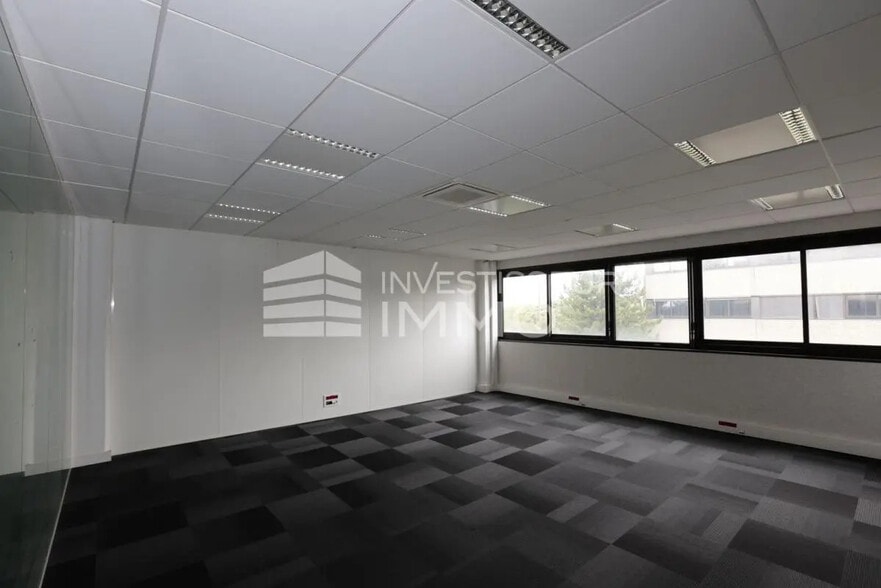 Office in Antony for lease - Interior Photo - Image 2 of 4