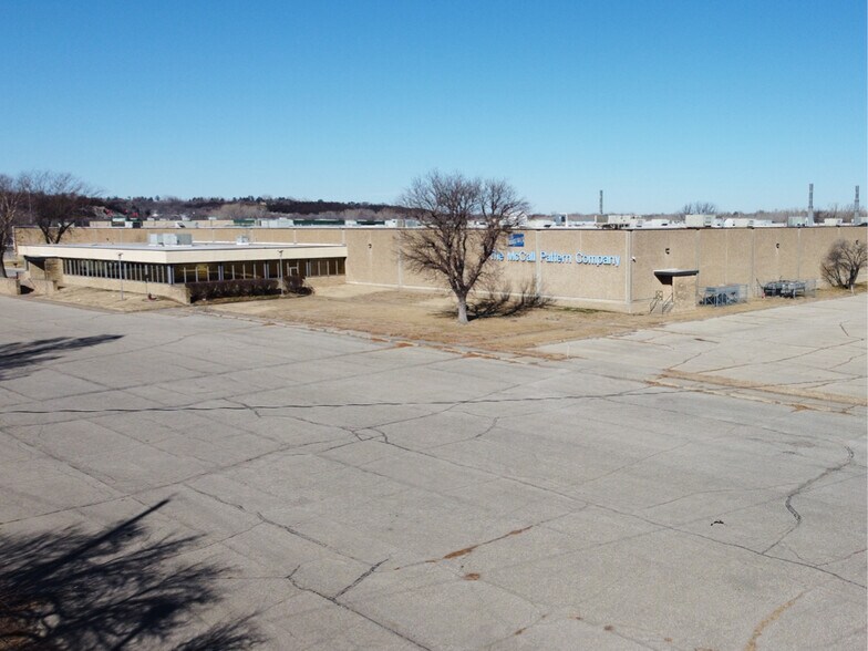 615 McCall Rd, Manhattan, KS for sale - Building Photo - Image 1 of 1
