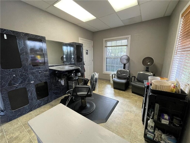 605 Baptiste Dr, Paola, KS for sale - Building Photo - Image 3 of 3