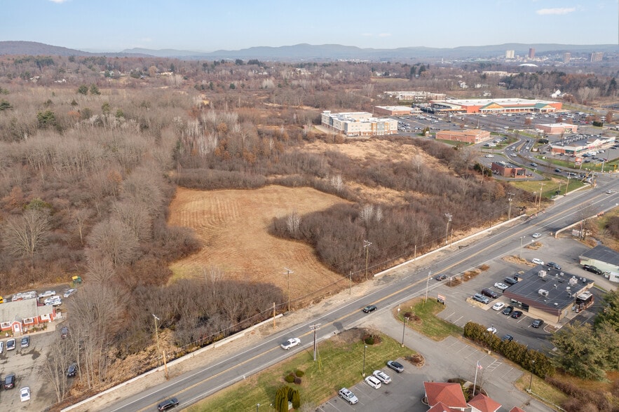 328 Russell St, Hadley, MA for sale - Building Photo - Image 2 of 18