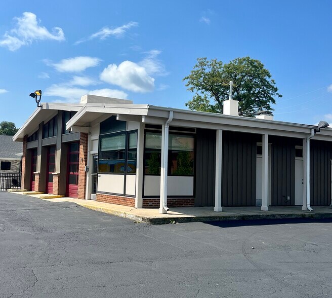 5 S Madison St, Oswego, IL for lease - Building Photo - Image 3 of 23