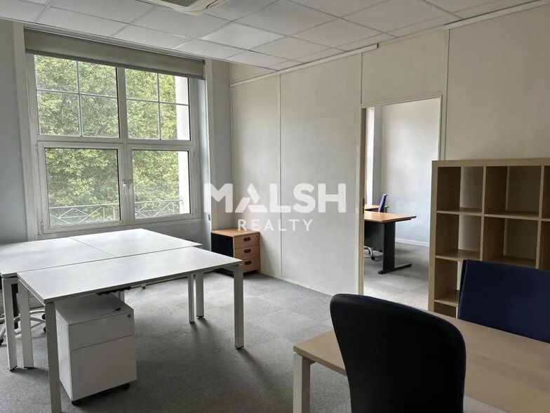 Office in Lyon for lease - Interior Photo - Image 3 of 15