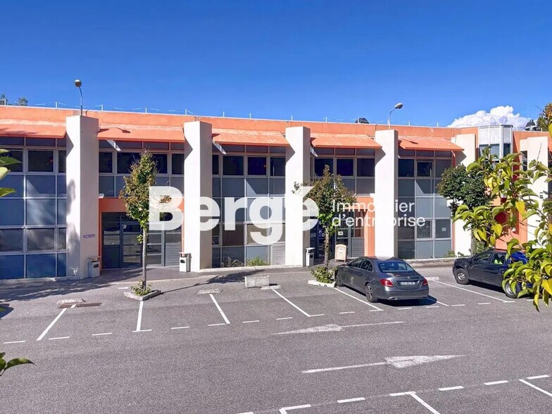 Office in Valbonne for lease - Building Photo - Image 3 of 5