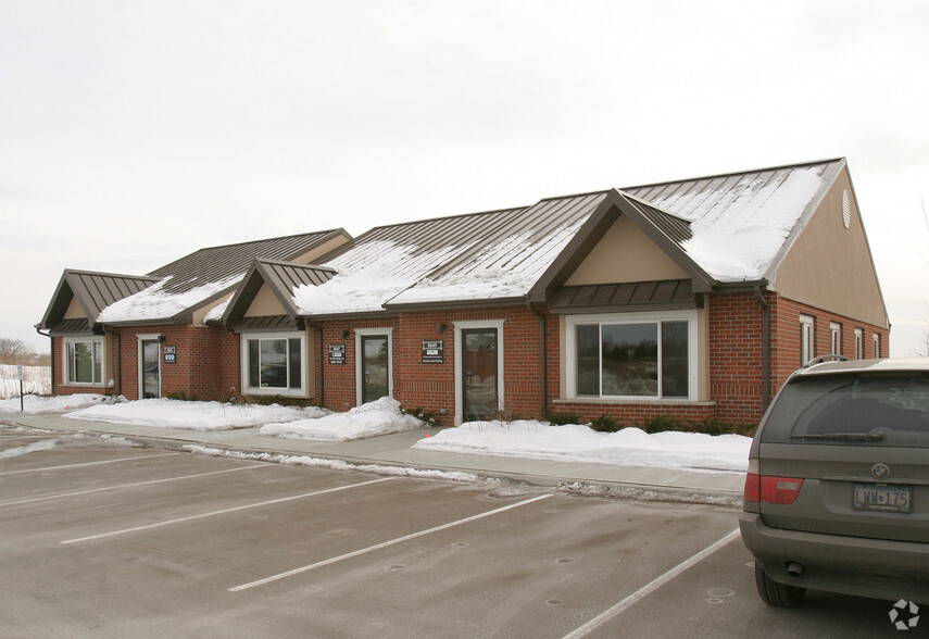 8645-8649 Eagle Point Blvd, Lake Elmo, MN for lease - Building Photo - Image 2 of 23