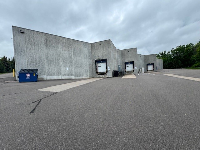 5600 Pioneer Creek Dr, Maple Plain, MN for lease Building Photo- Image 1 of 20