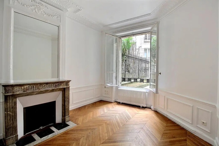 Office in Paris for lease - Interior Photo - Image 3 of 6