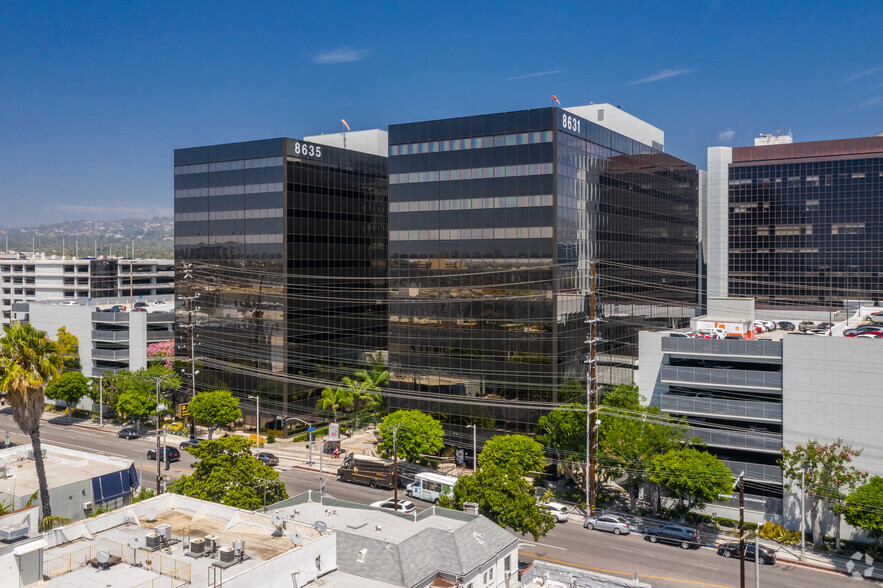 8631 W 3rd St, Los Angeles, CA for lease - Building Photo - Image 1 of 6