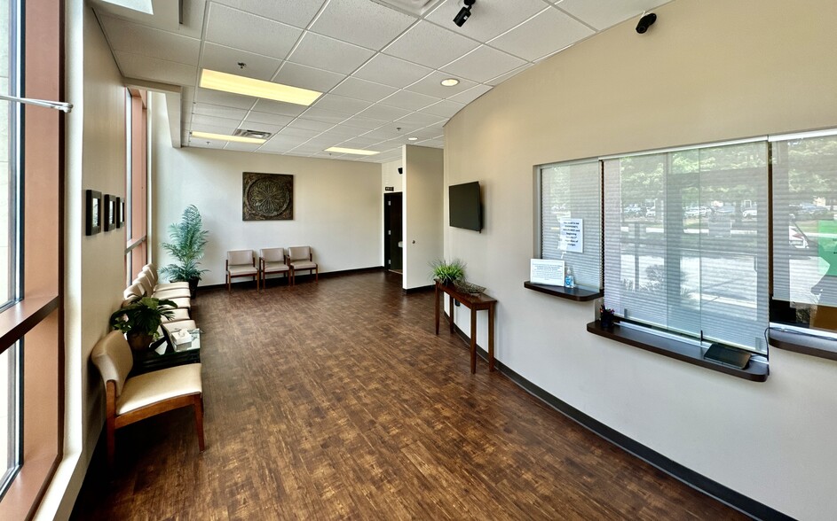 1047 Glenbrook Way, Hendersonville, TN for lease - Lobby - Image 3 of 12