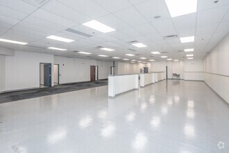 2546-2586 Constitution Blvd, Beaver Falls, PA for lease Interior Photo- Image 2 of 6
