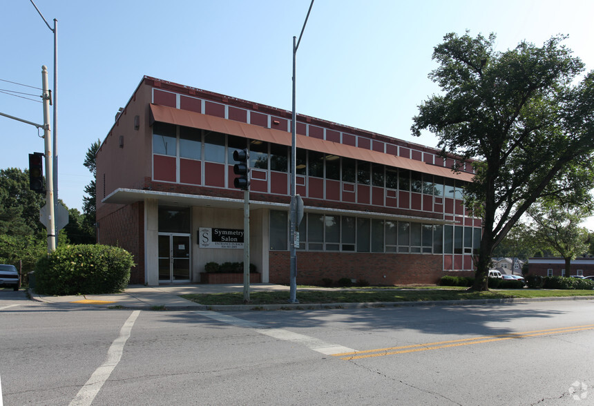 2 E Gregory Blvd, Kansas City, MO for lease - Building Photo - Image 3 of 10