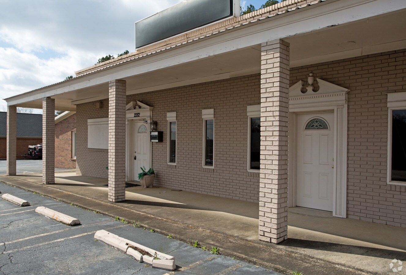 2282 Old Concord Rd, Smyrna, GA 30082