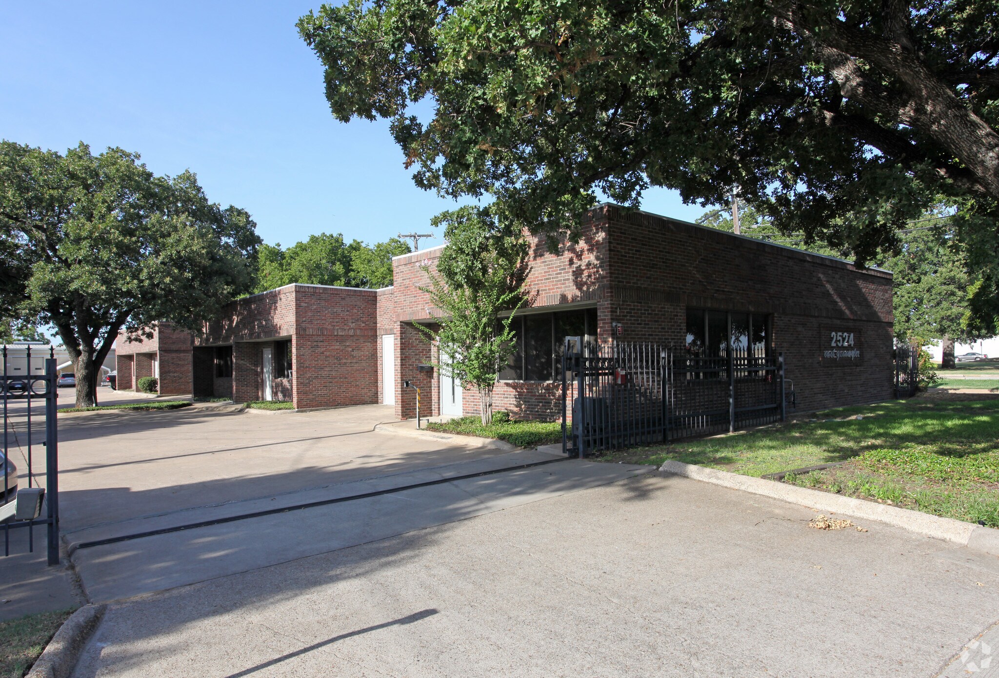 2524 E Grauwyler Rd, Irving, TX for sale Primary Photo- Image 1 of 1