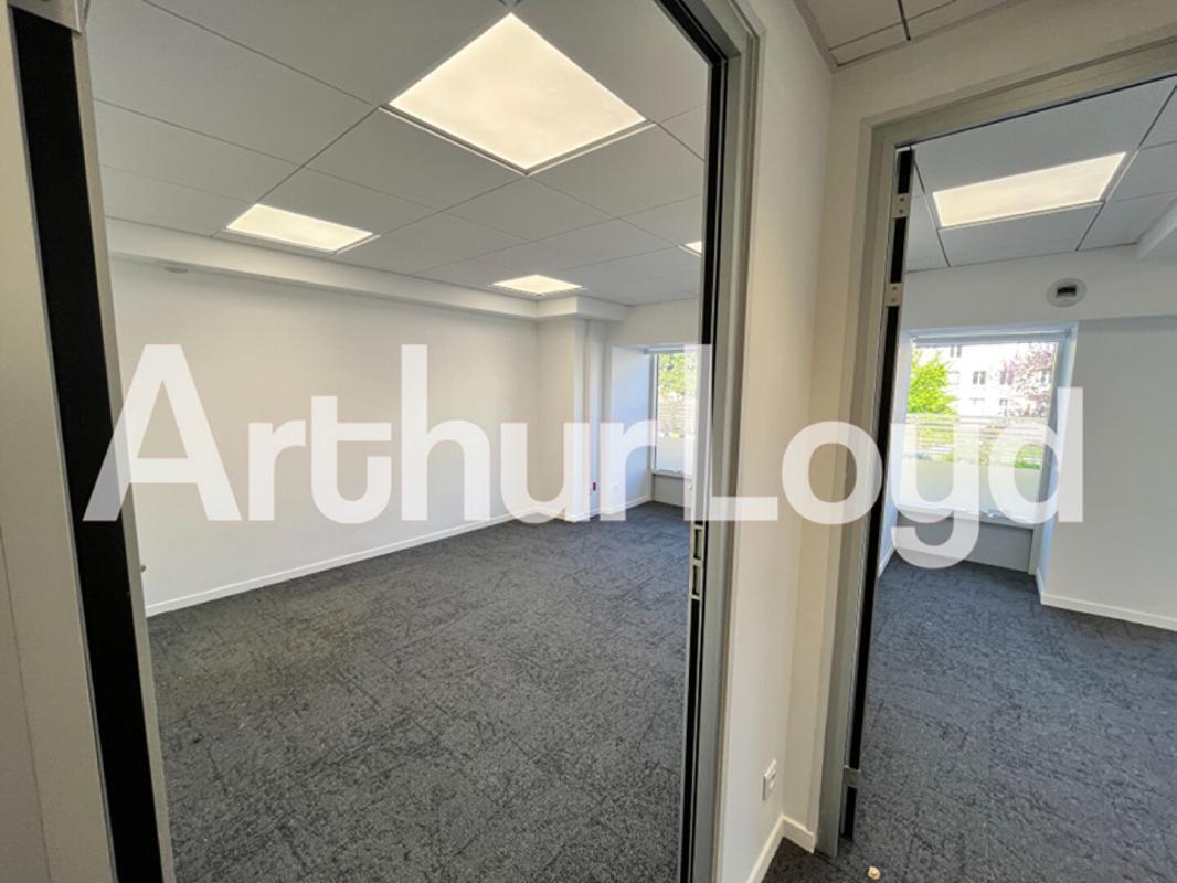 Office in Caen for lease Interior Photo- Image 1 of 3