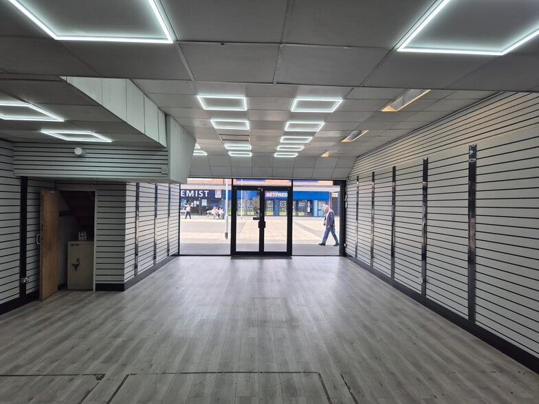 3-3A Marian Sq, Bootle for lease - Building Photo - Image 2 of 2