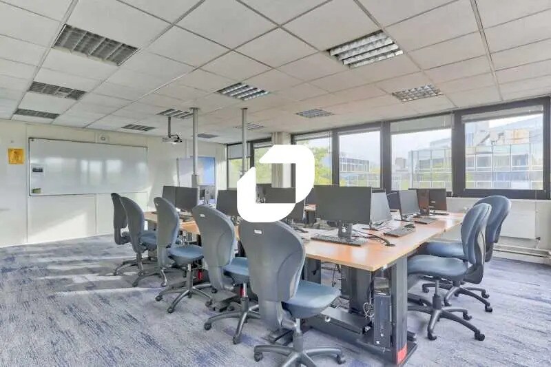 Office in Évry-Courcouronnes for lease - Building Photo - Image 2 of 21