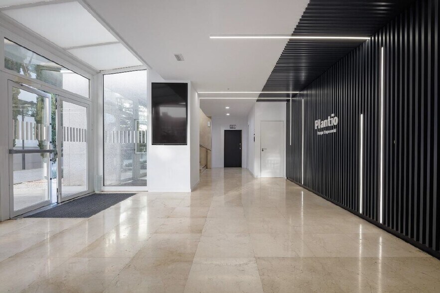 Calle de Ochandiano, 6, Madrid, Madrid for lease - Interior Photo - Image 3 of 11