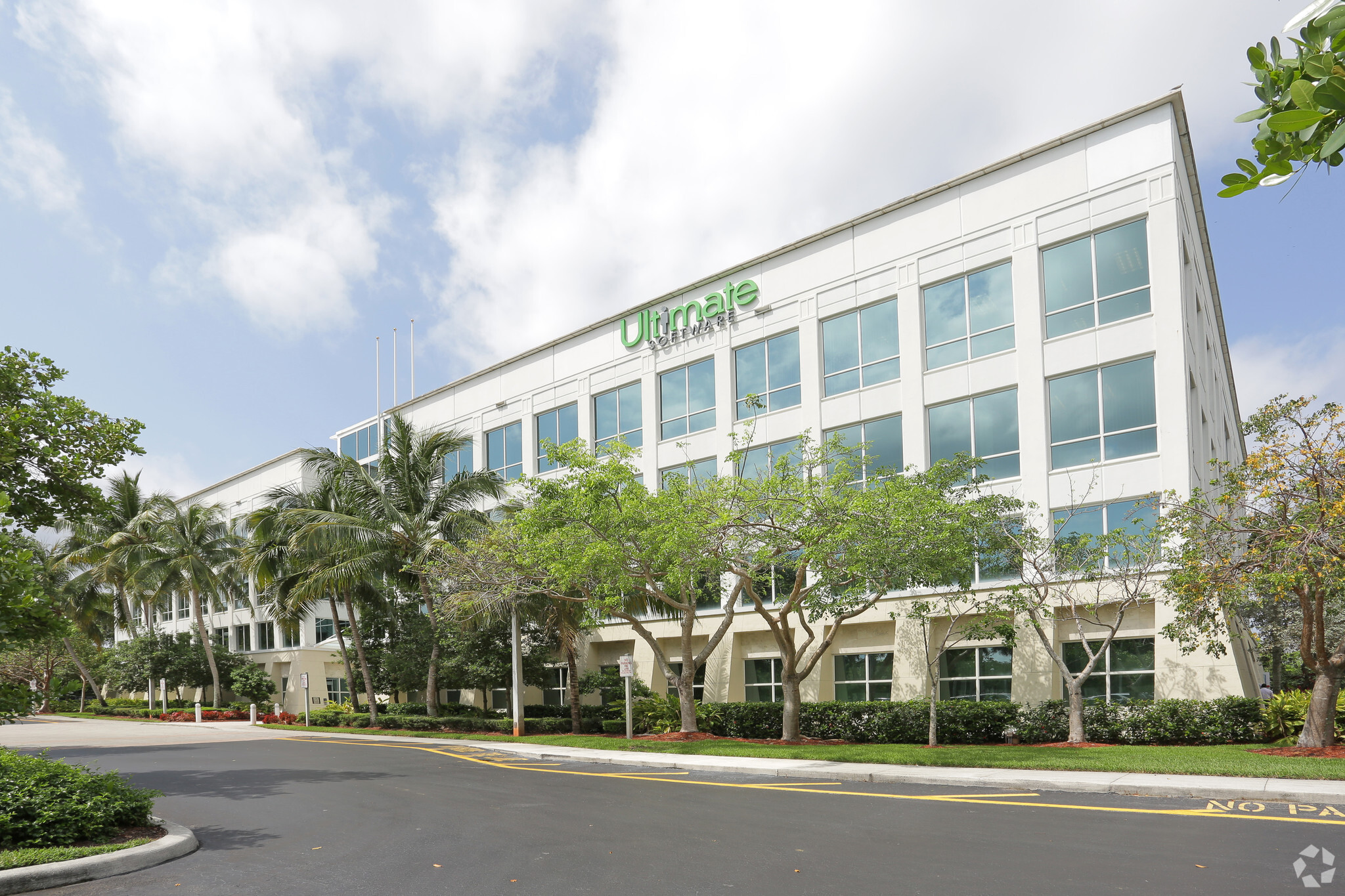 2400 N Commerce Pky, Weston, FL for lease Primary Photo- Image 1 of 7