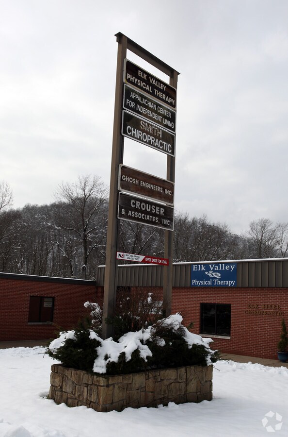 4710 Chimney Dr, Big Chimney, WV 25302