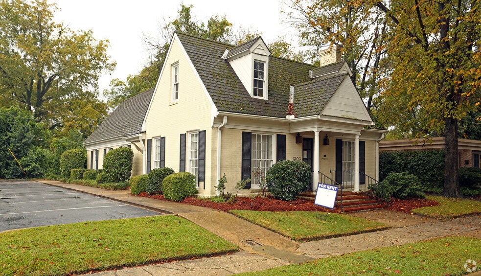 1303 Monument Sq, Camden, SC for sale - Primary Photo - Image 1 of 1