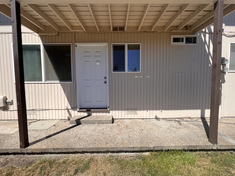 271 Clay St E, Monmouth, OR for sale - Interior Photo - Image 3 of 24