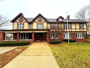 621 W Oliver St, Owosso, MI for lease Building Photo- Image 2 of 14