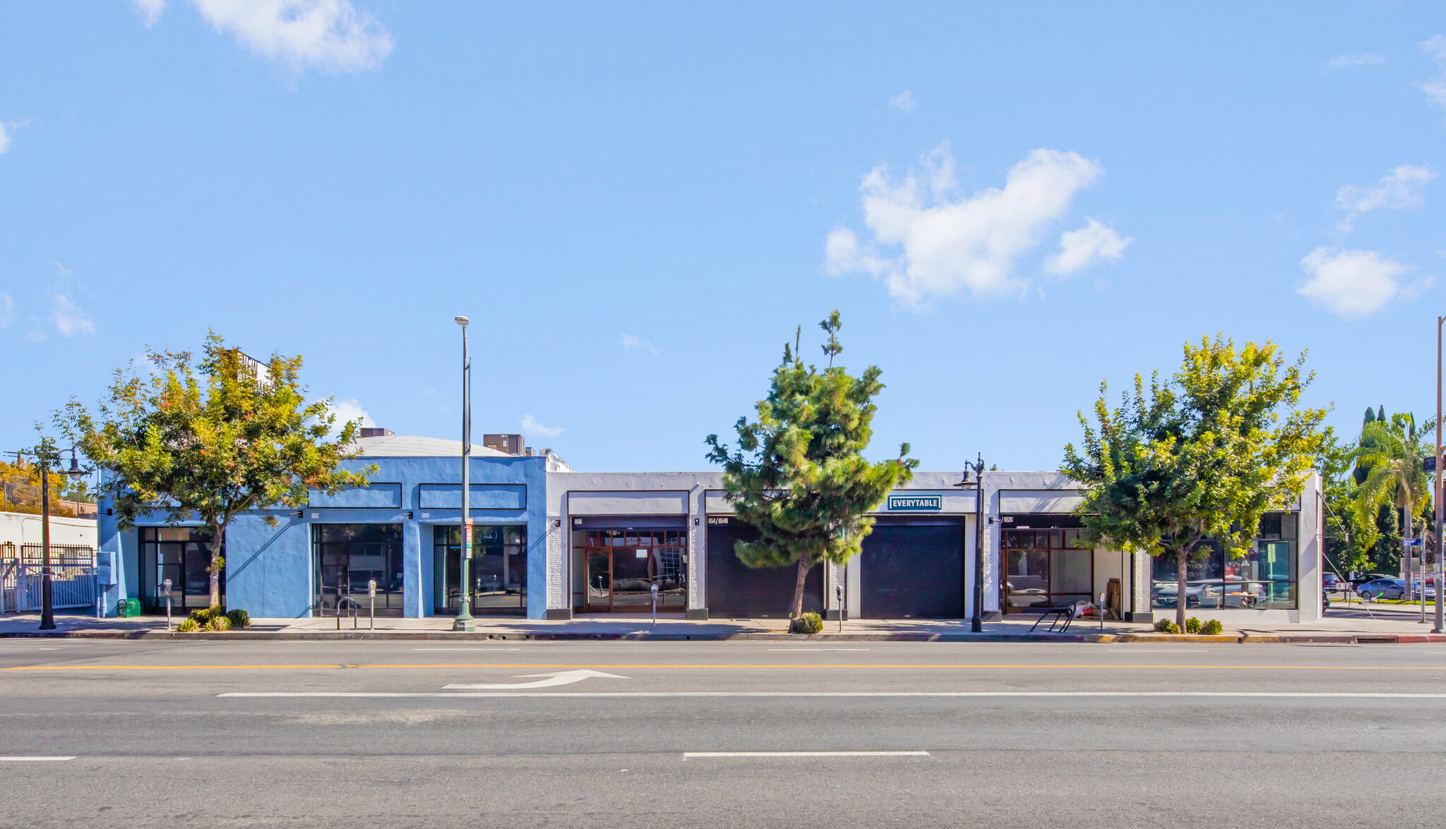 850-864 N Vermont Ave, Los Angeles, CA for lease Building Photo- Image 1 of 8