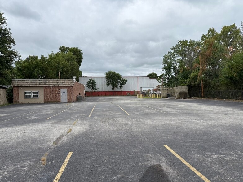 3875-3883 E Livingston Ave, Columbus, OH for lease - Building Photo - Image 2 of 18