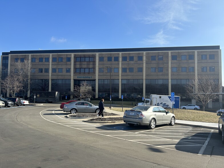 2340 E Meyer Blvd, Kansas City, MO for lease - Building Photo - Image 1 of 2