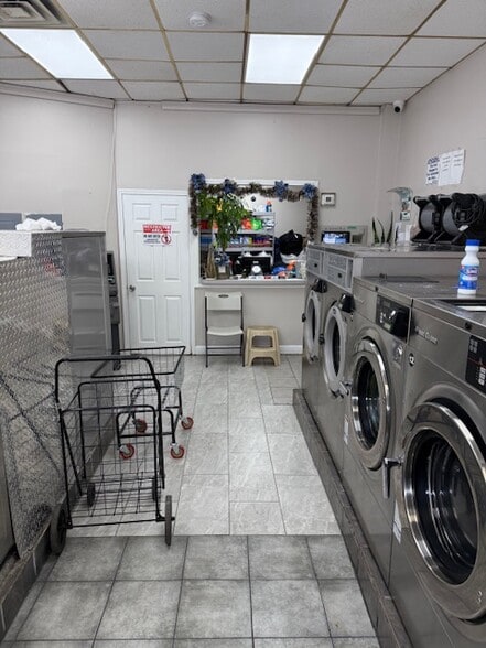 1-19 Ampere Pky, East Orange, NJ for sale - Building Photo - Image 3 of 10