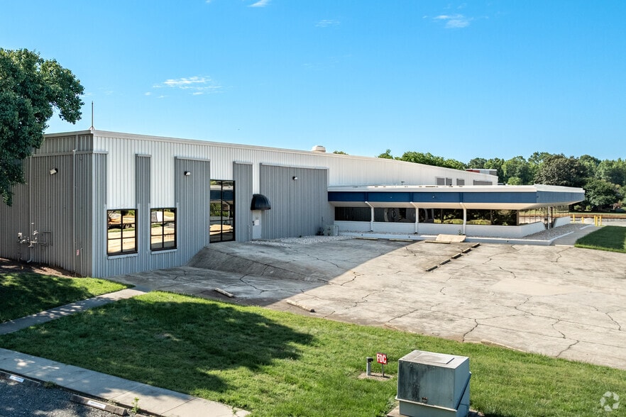 11707 Steele Creek Rd, Charlotte, NC for lease - Building Photo - Image 2 of 11
