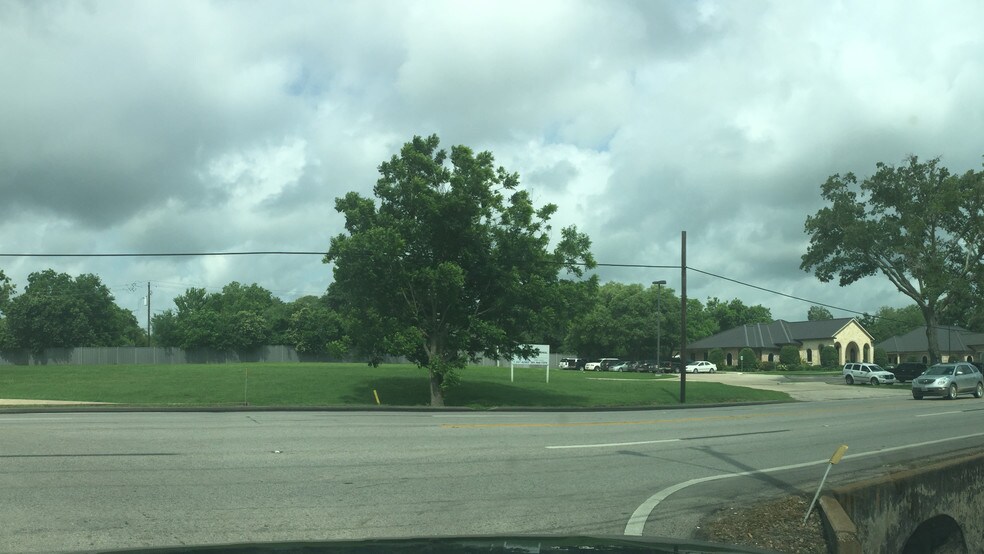 1330 Thompson Rd, Richmond, TX 77469