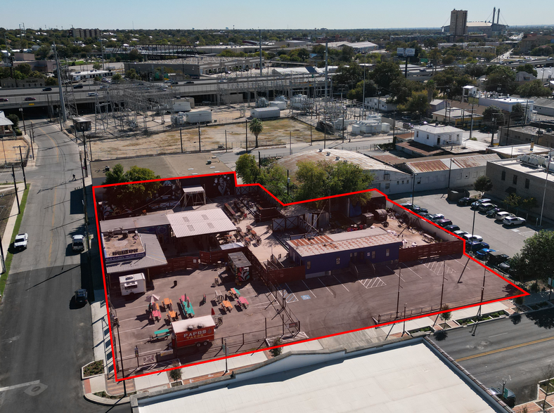 930 Broadway St, San Antonio, TX for lease - Building Photo - Image 1 of 1