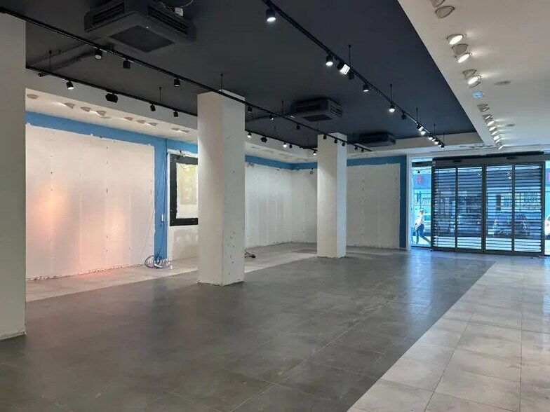 Retail in Saint-Quentin for lease - Interior Photo - Image 2 of 7