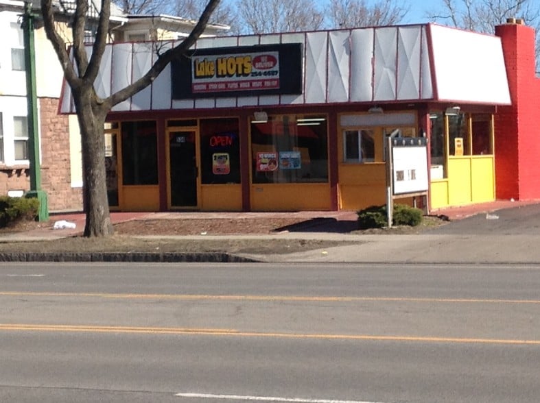 534 Lake Ave, Rochester, NY for sale - Building Photo - Image 3 of 5