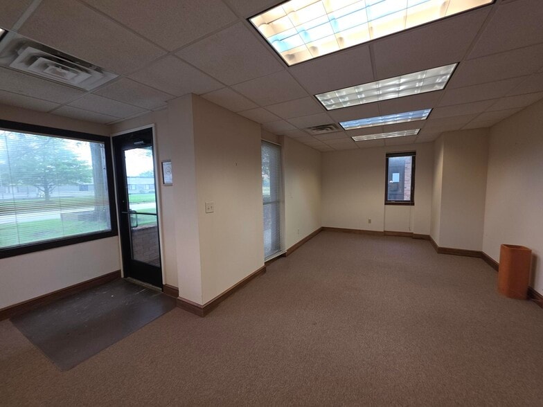 5550 W Central Ave, Toledo, OH for lease - Building Photo - Image 2 of 10