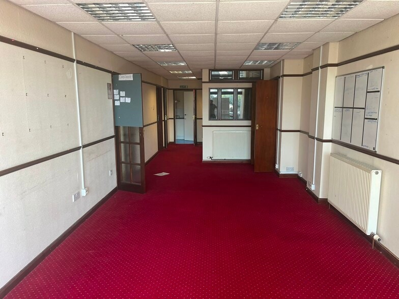 29-29a Station Rd, New Milton for sale - Building Photo - Image 3 of 9