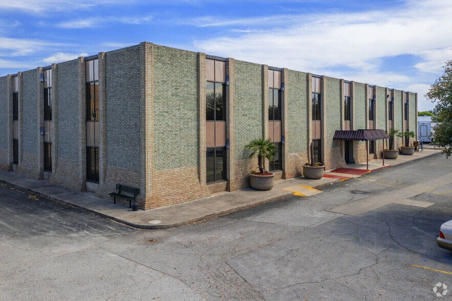 4400-4402 Vance Jackson Rd, San Antonio, TX for lease - Primary Photo - Image 1 of 16