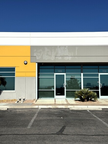 3395 W Cheyenne Ave, North Las Vegas, NV for lease - Building Photo - Image 2 of 8