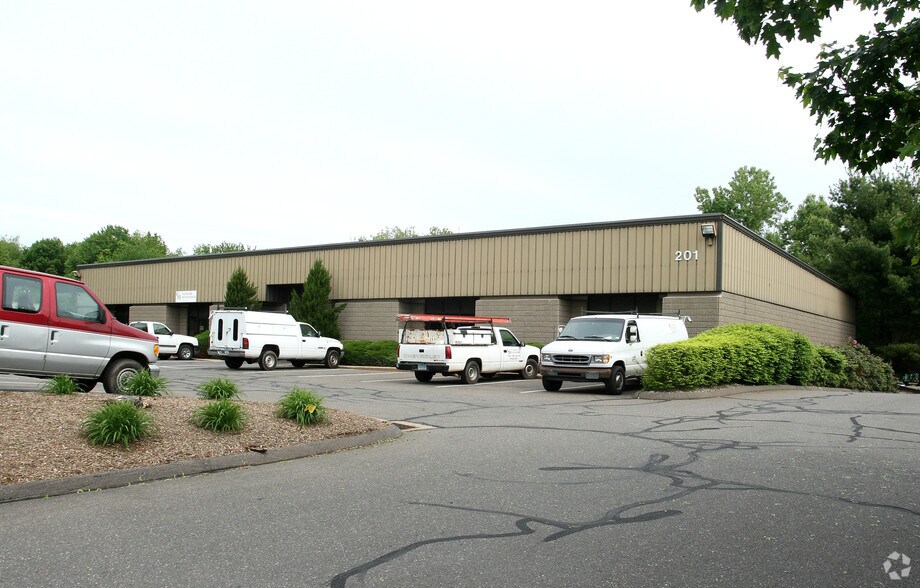 201 Nutmeg Rd S, South Windsor, CT for sale - Primary Photo - Image 1 of 1