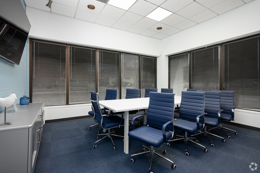 516 W Friendly Ave, Greensboro, NC for lease - Interior Photo - Image 3 of 20