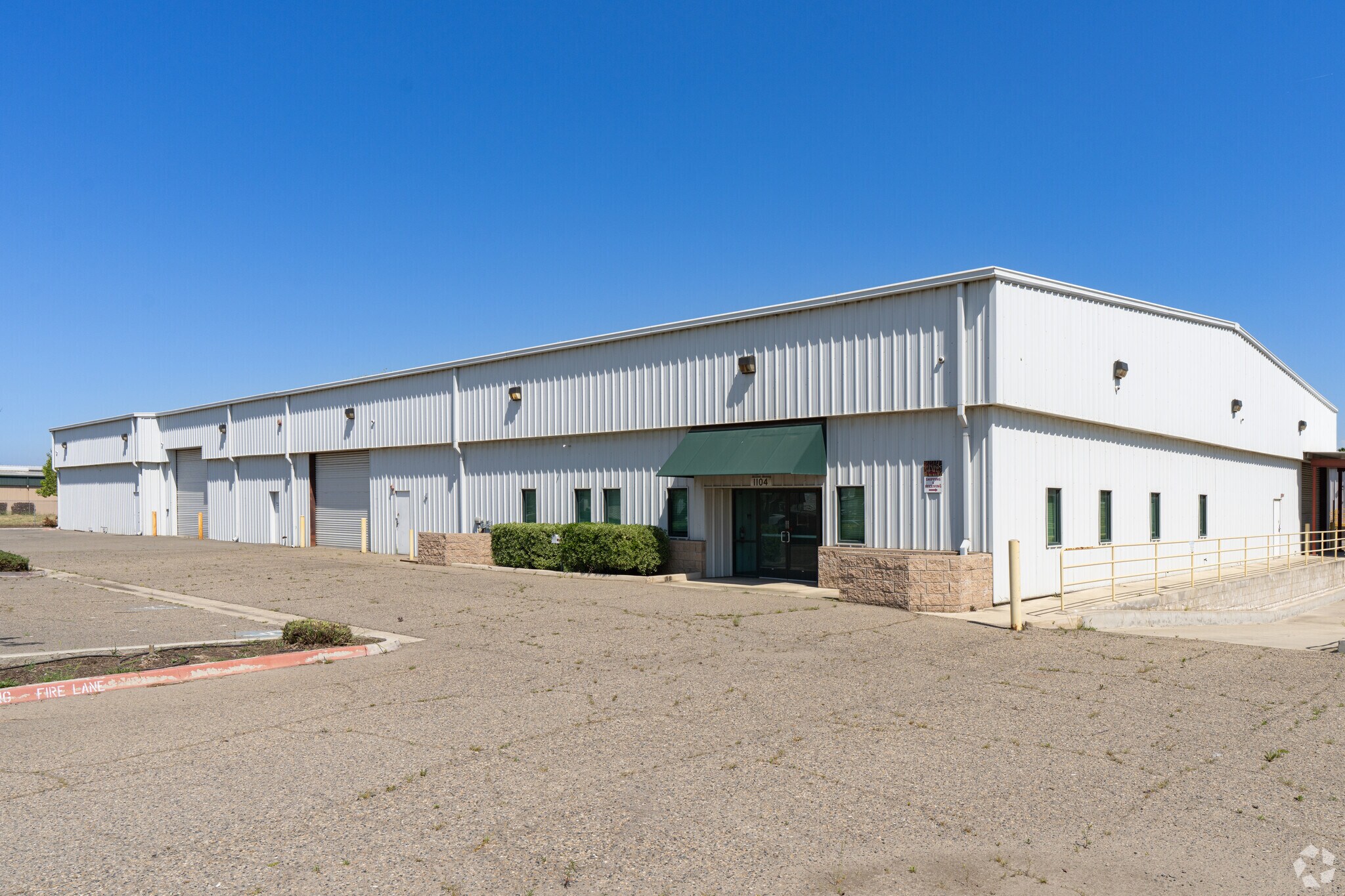 1104 N Neveda St, Visalia, CA for lease Primary Photo- Image 1 of 6