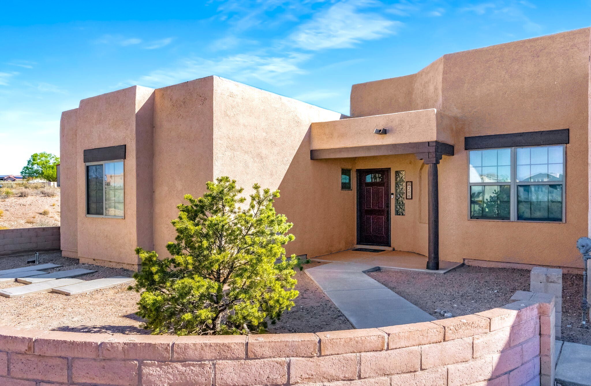 200 Aldaba Cir NE, Rio Rancho, NM for sale Primary Photo- Image 1 of 39