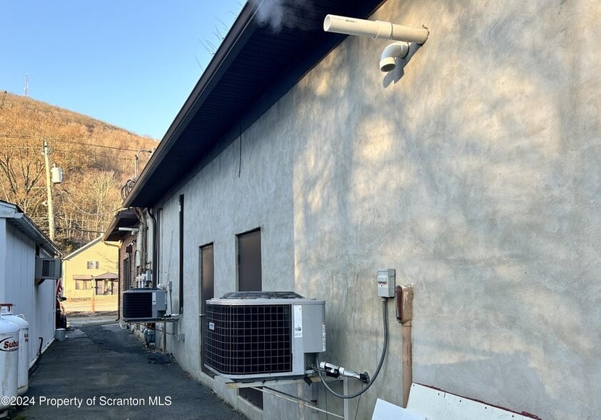 322 Northern Blvd, South Abington, PA for sale - Building Photo - Image 3 of 9