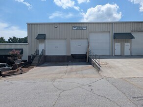 297 Industrial Park Dr, Lawrenceville, GA for lease Building Photo- Image 1 of 1