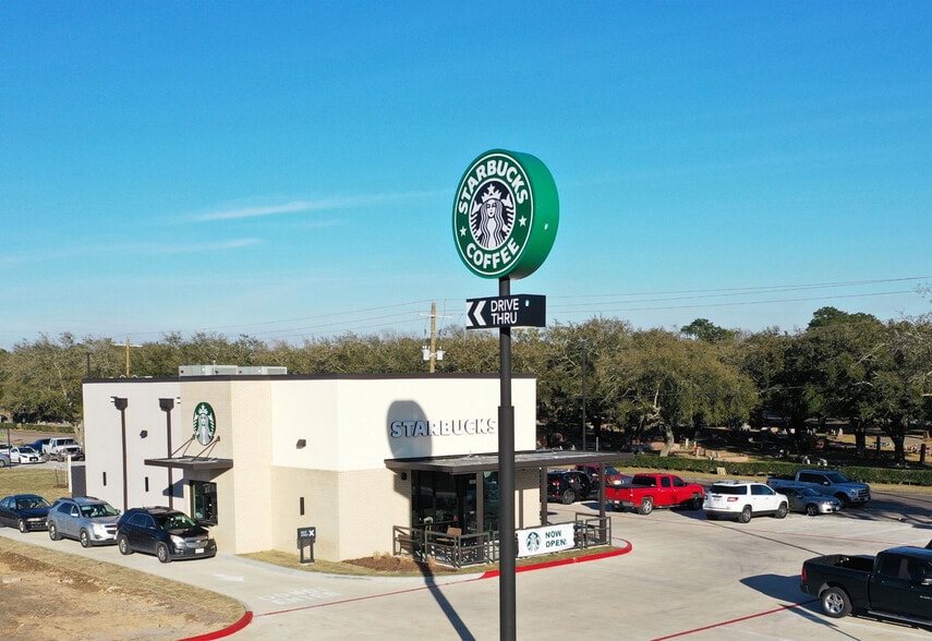 3990 Twin City Hwy, Groves, TX for sale - Primary Photo - Image 1 of 1