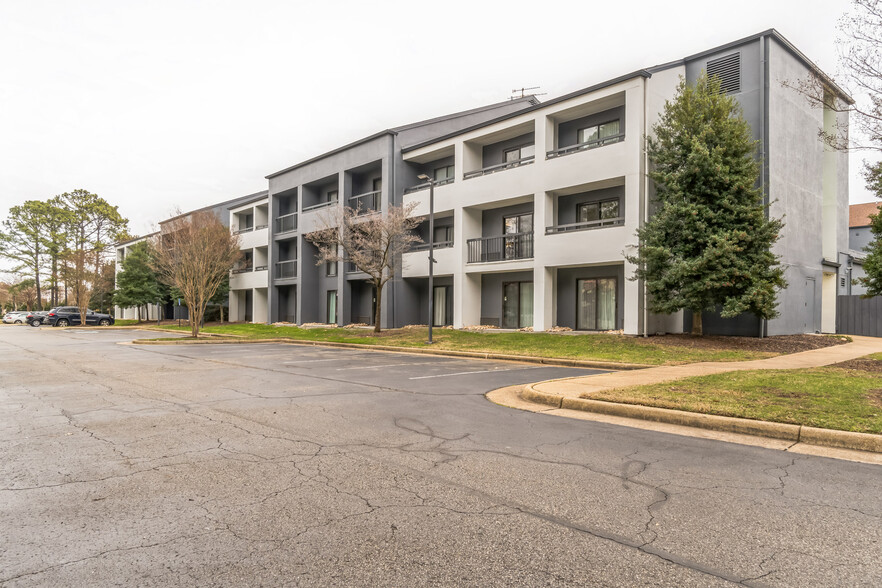 1917 Coliseum Dr, Hampton, VA for sale - Building Photo - Image 1 of 1